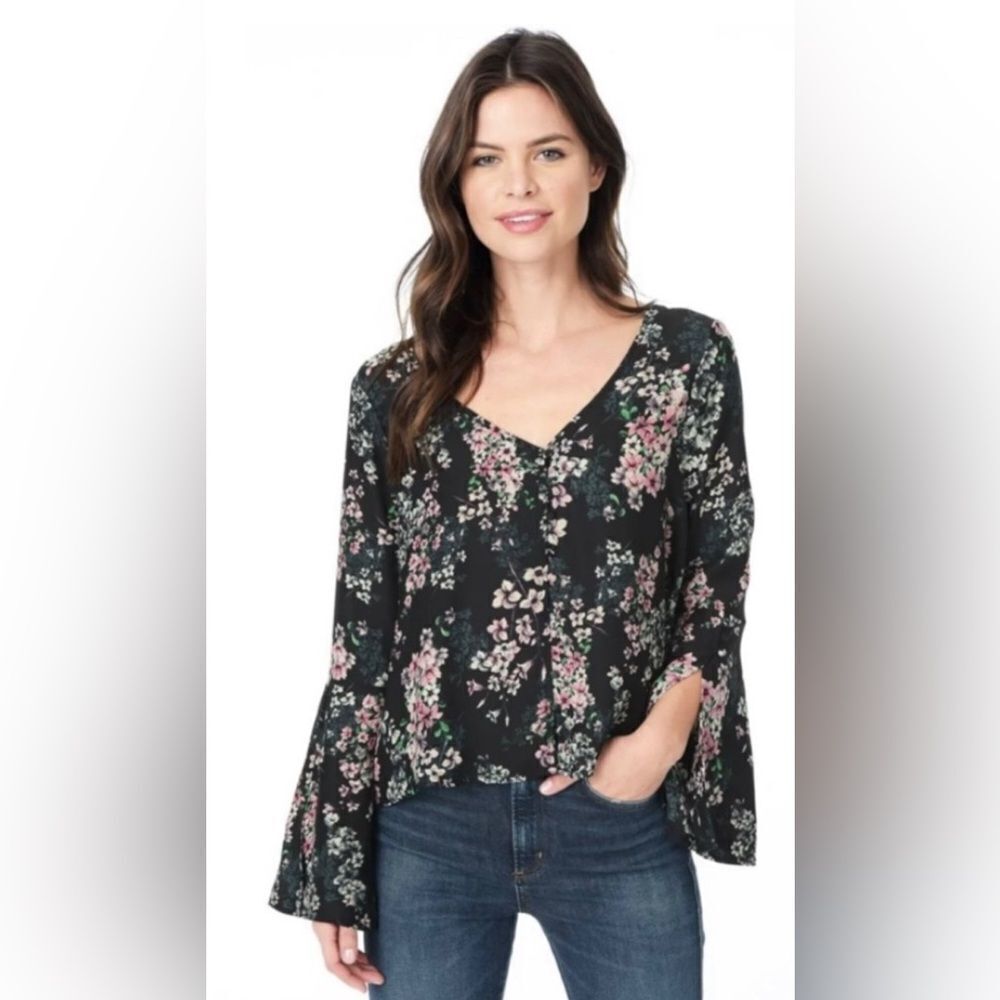 Cupcakes and Cashmere Boho Floral Top Size Small